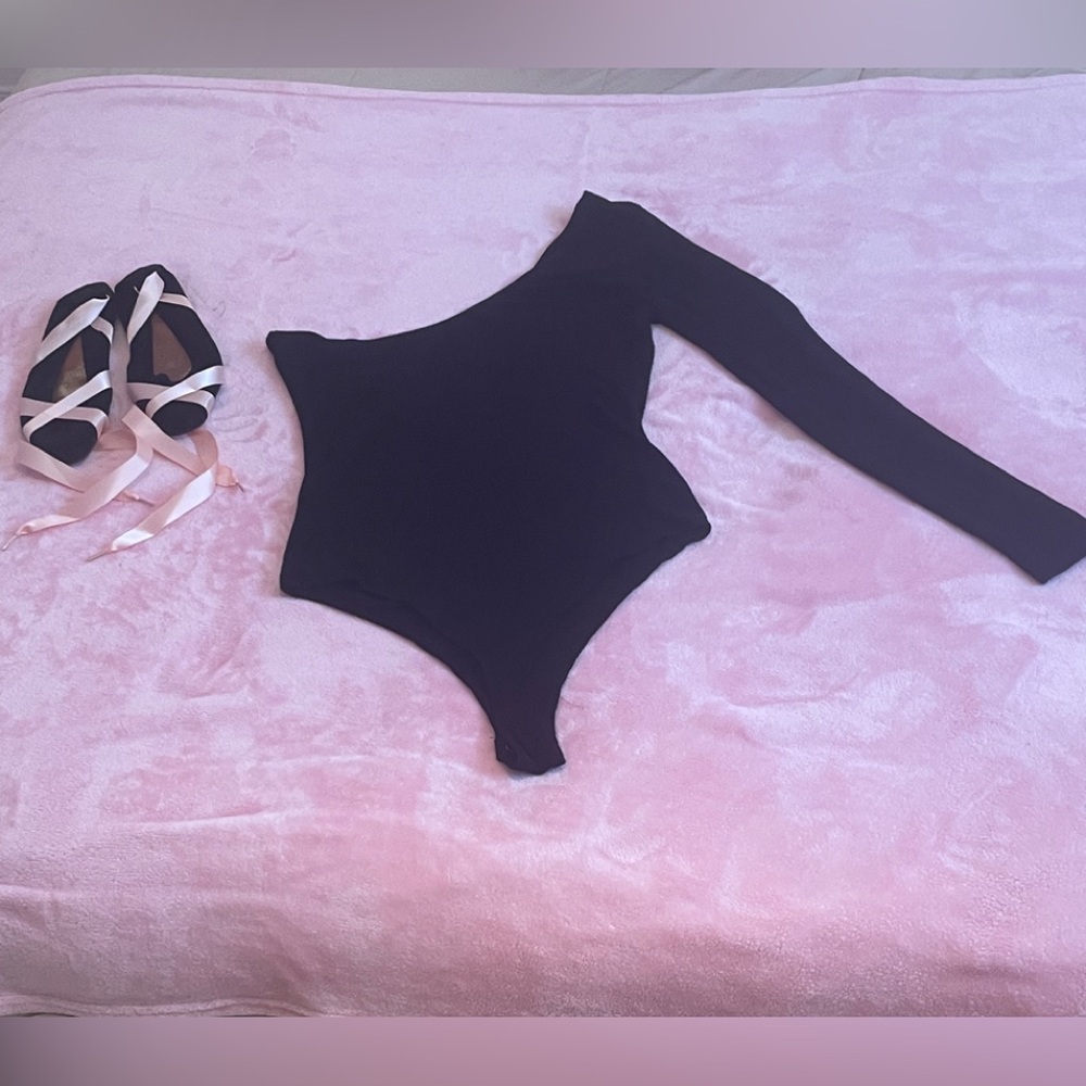 🖤GARAGE Black One-Shoulder Bodysuit